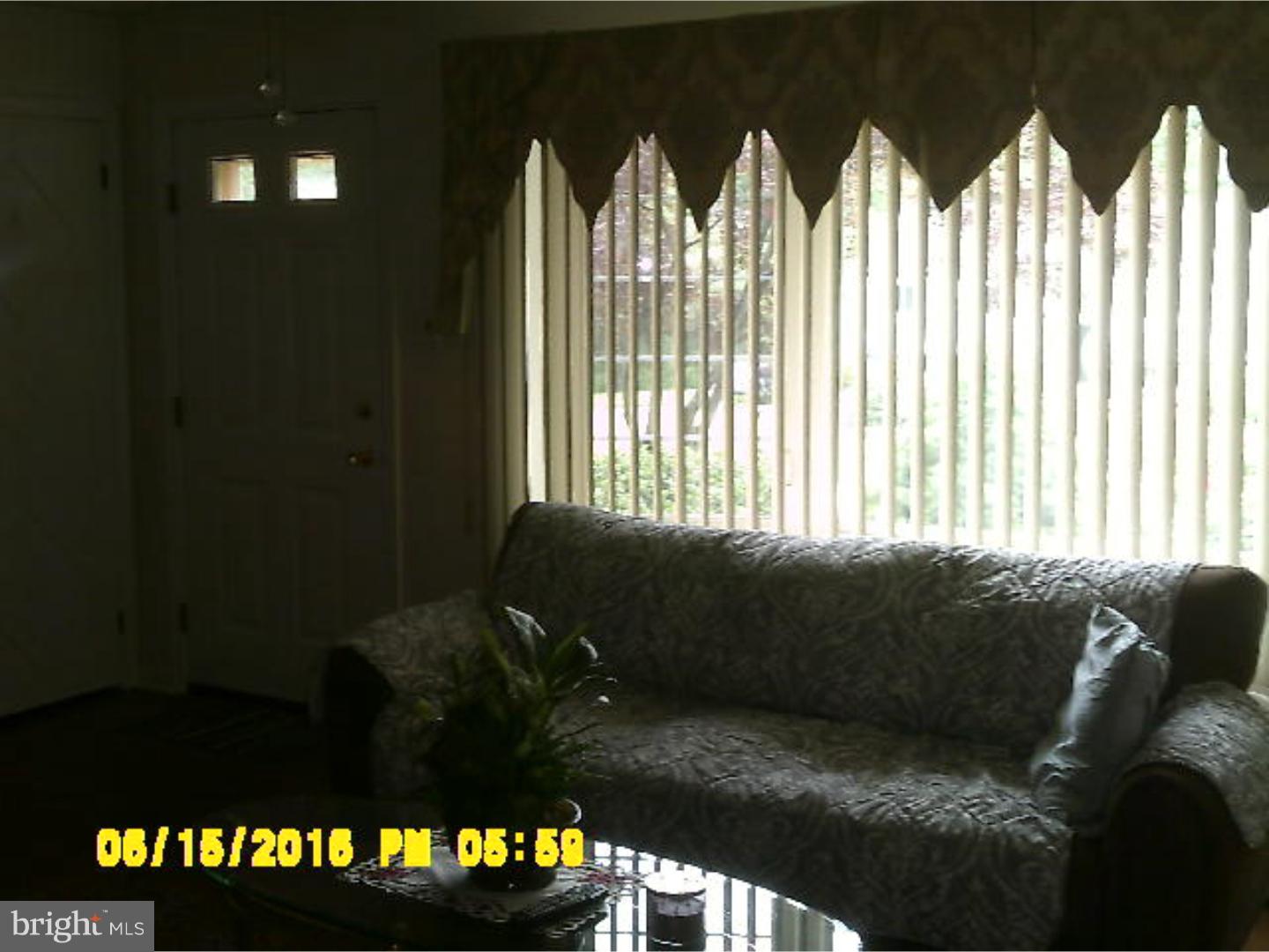 118 Midway Road Phoenixville, PA 19460 - Photo 4 of 17 Living Room