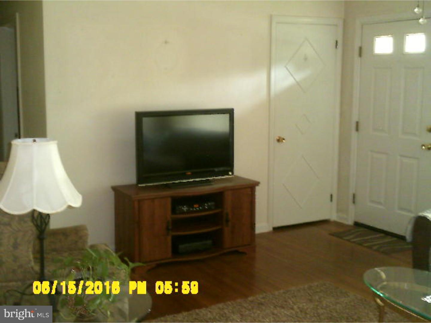 118 Midway Road Phoenixville, PA 19460 - Photo 5 of 17 Living Room