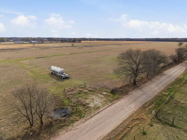$1,199,999 | 18255 County Road 4075, Kemp, TX 75143