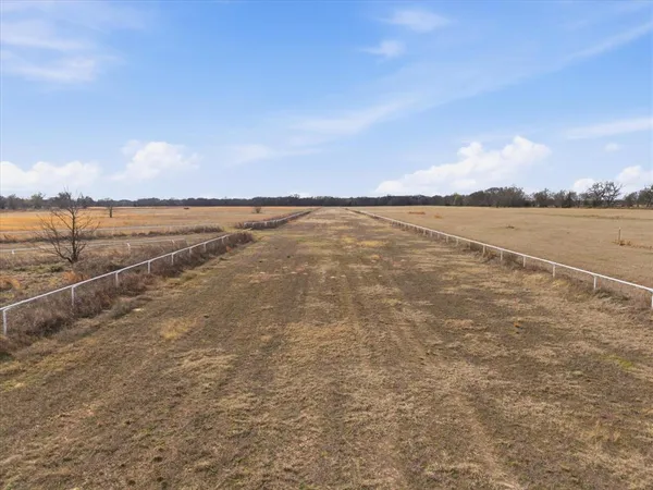 $1,199,999 | 18255 County Road 4075, Kemp, TX 75143