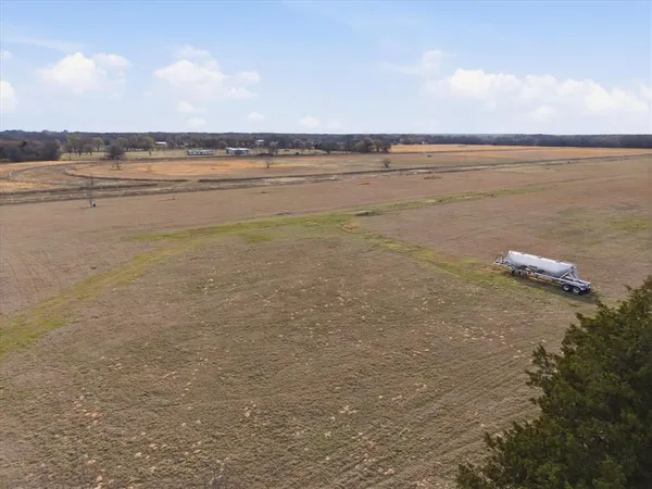 $1,199,999 | 18255 County Road 4075, Kemp, TX 75143