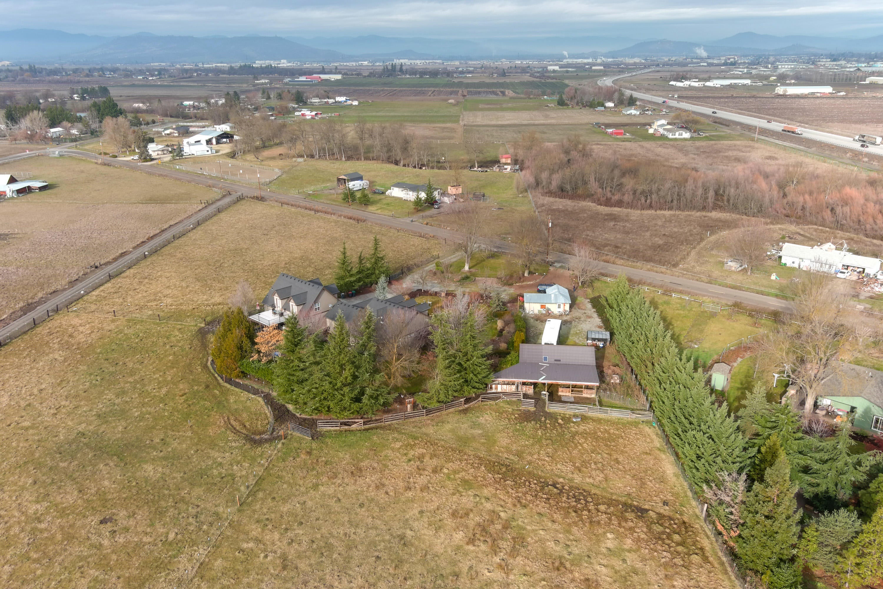 872 West Justice Road Central Point, OR 97502 - Photo 27 of 84 JR(27)