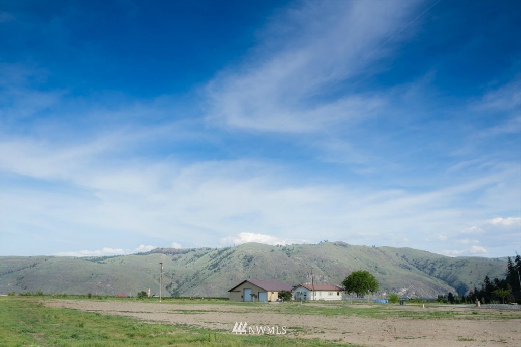 132 Apple Acres Road Chelan, WA 98816 - Photo 2 of 15 Gallery Image 2