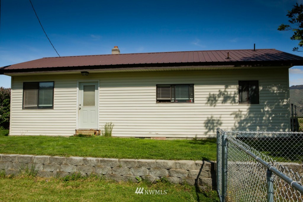 132 Apple Acres Road Chelan, WA 98816 - Photo 3 of 15 Gallery Image 3