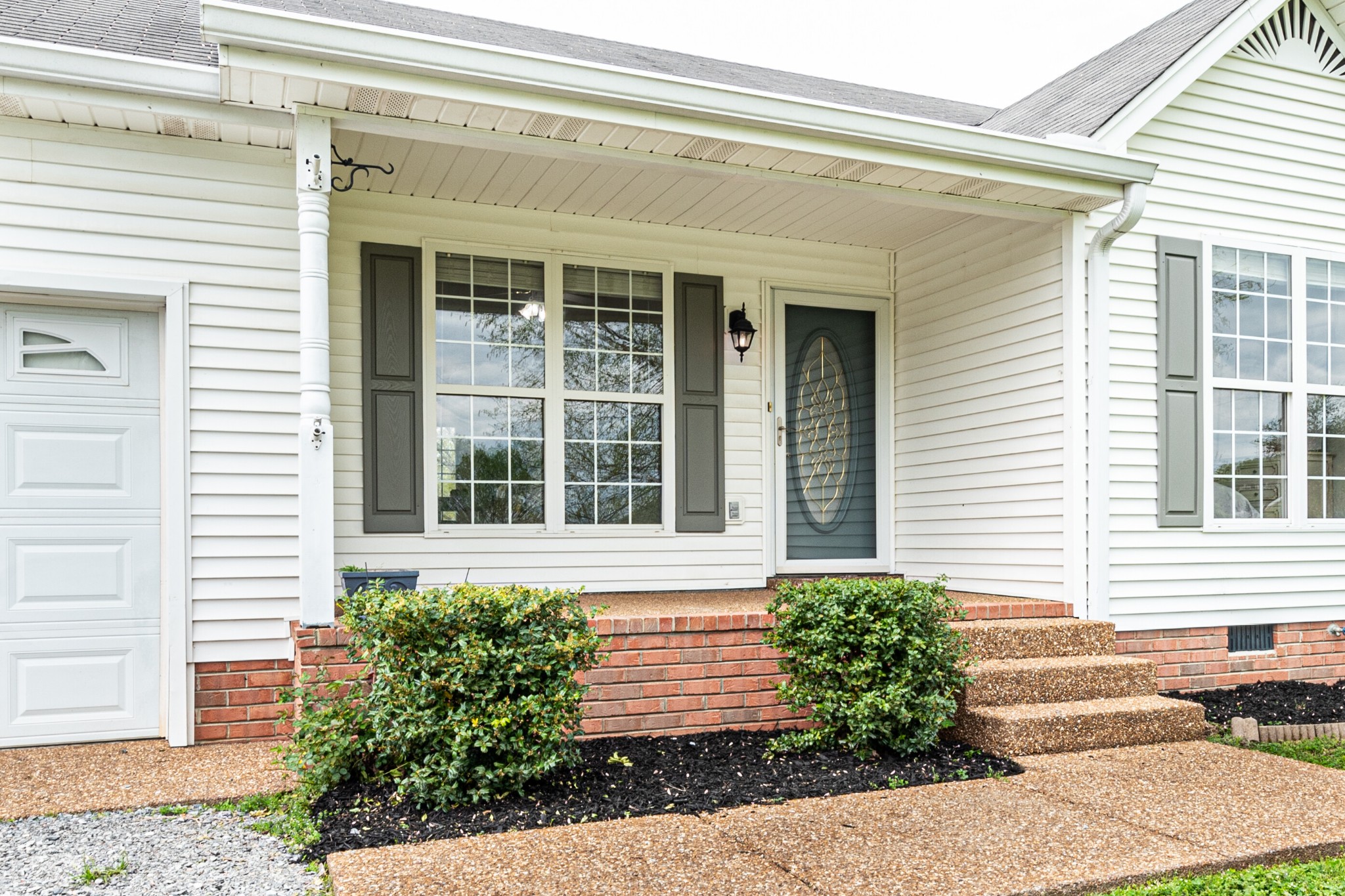 1898 Belotes Ferry Road Lebanon, TN 37087 - Photo 2 of 26 a front view of a house