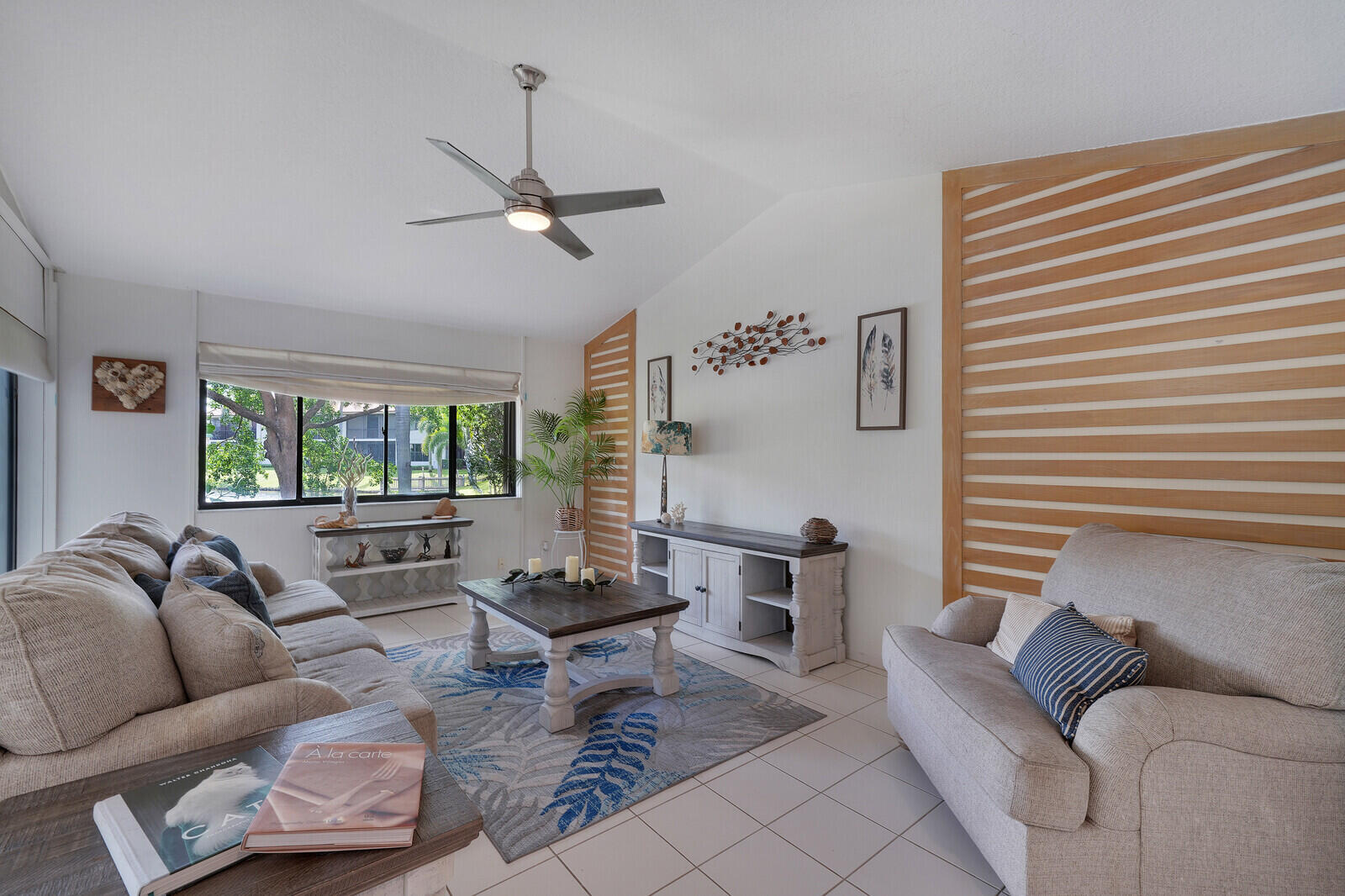 5521 Coach House Circle, Unit D Boca Raton, FL 33486 - Photo 13 of 32 LIVING ROOM