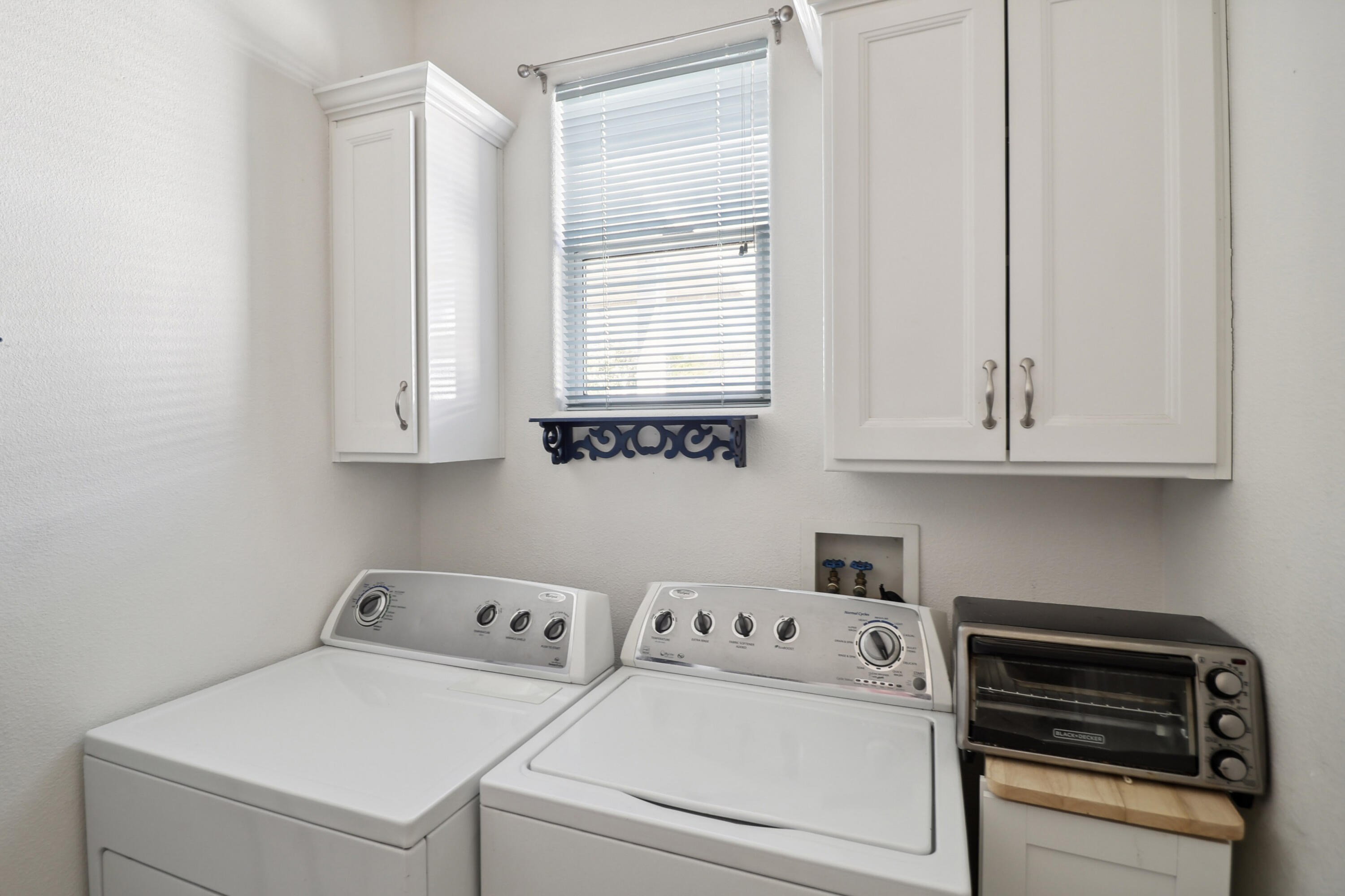 2210 Drexel Way Redding, CA 96001 - Photo 20 of 57 Laundry Room