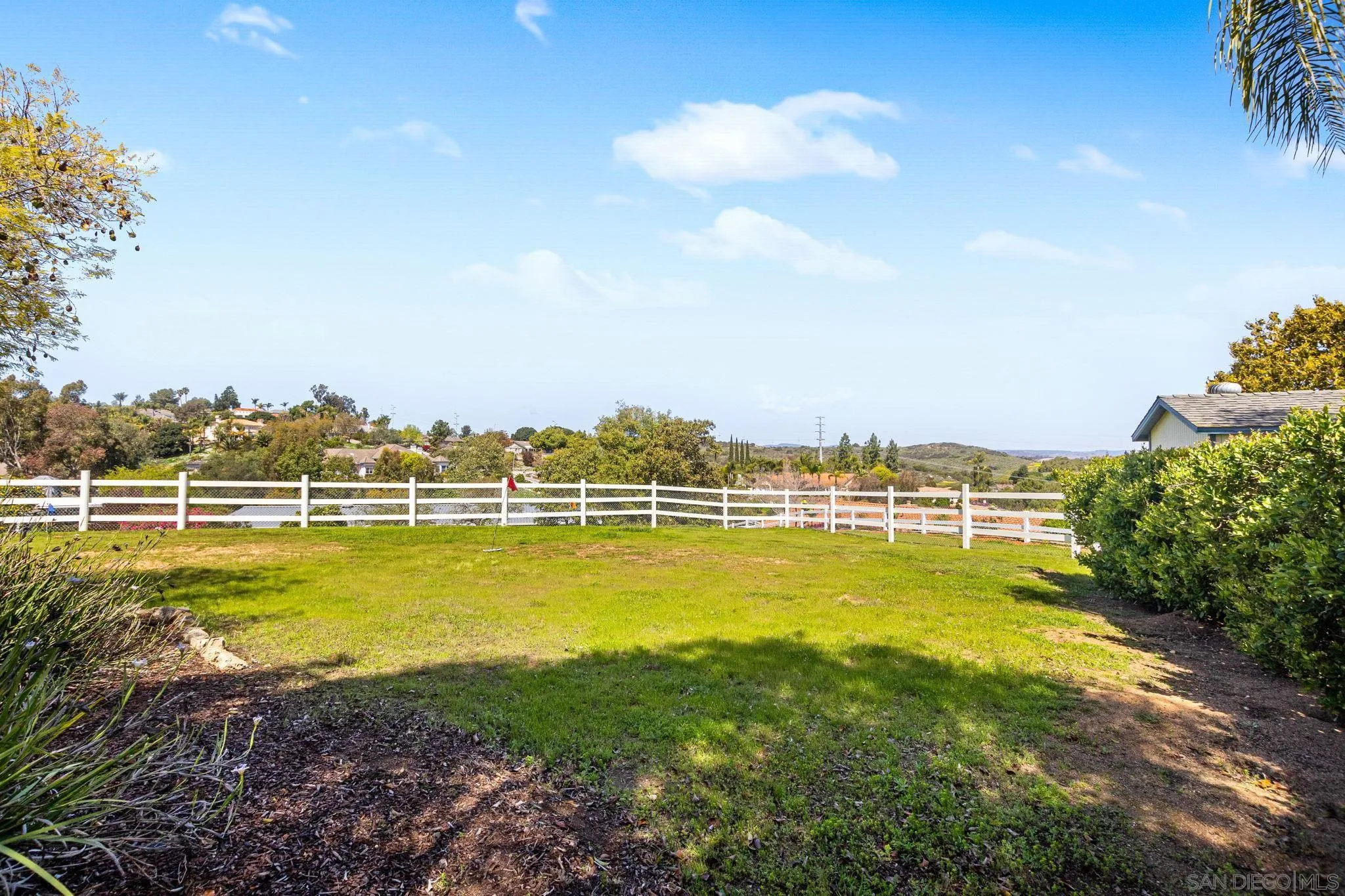 360 Futurity Lane Fallbrook, CA 92028 - Photo 42 of 58 a view of an ocean