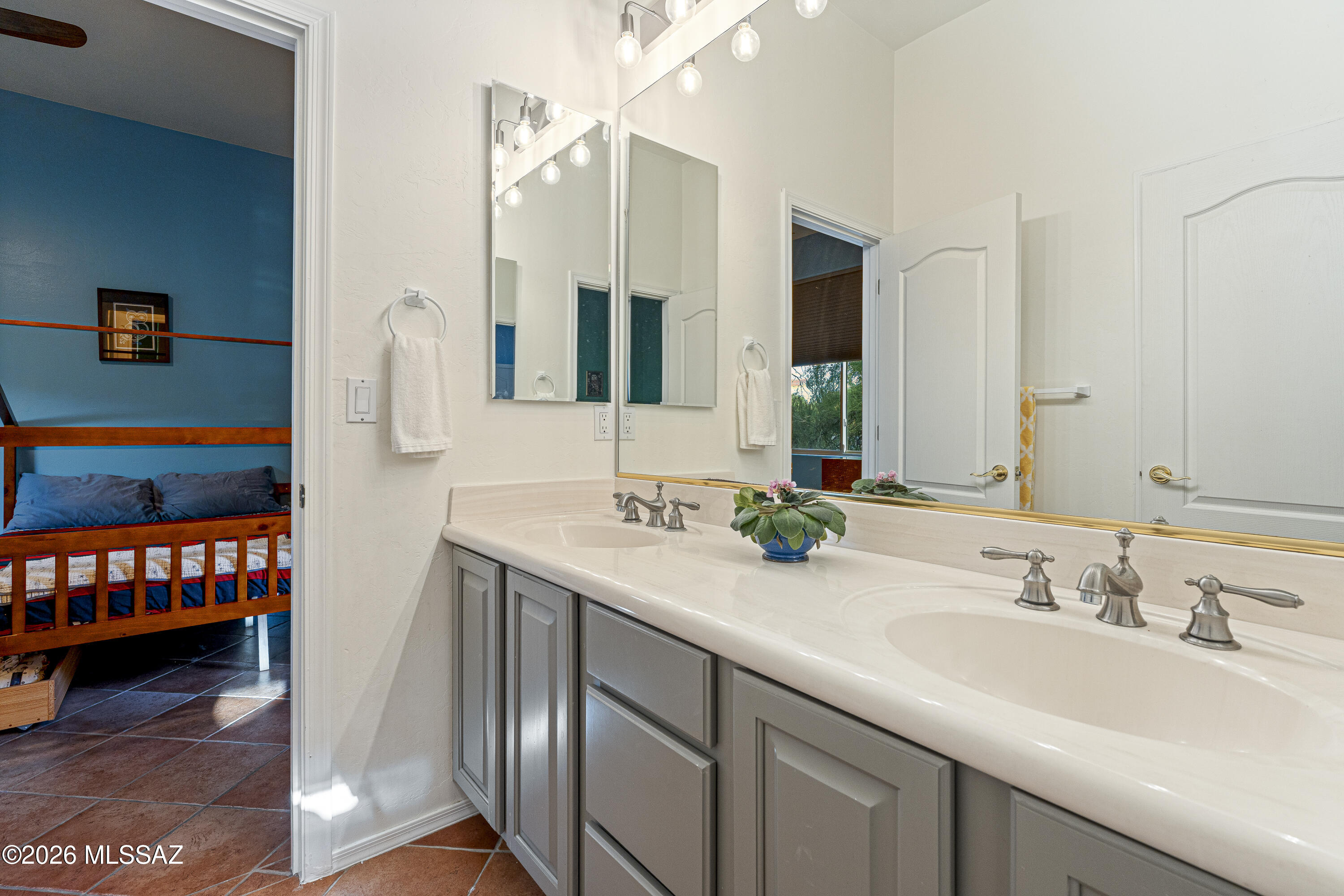 11770 North Copper Ridge Place Tucson, AZ 85737 - Photo 31 of 45 Jack and Jill Bathroom