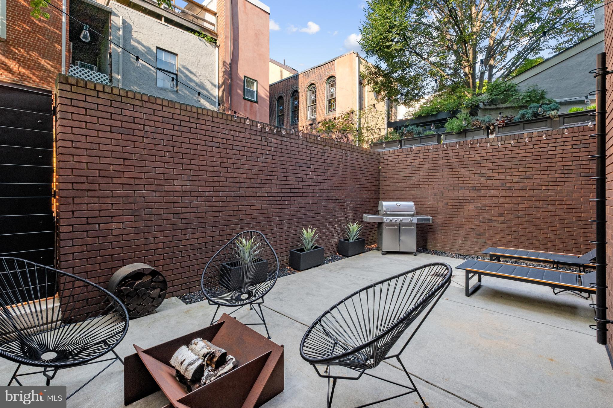 502 Delancey Street, Unit A Philadelphia, PA 19106 - Photo 31 of 32 a view of a patio with a table and chairs