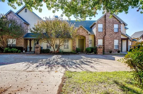 $350,000 | 5882 Pecan Chase, Benbrook, TX 76132