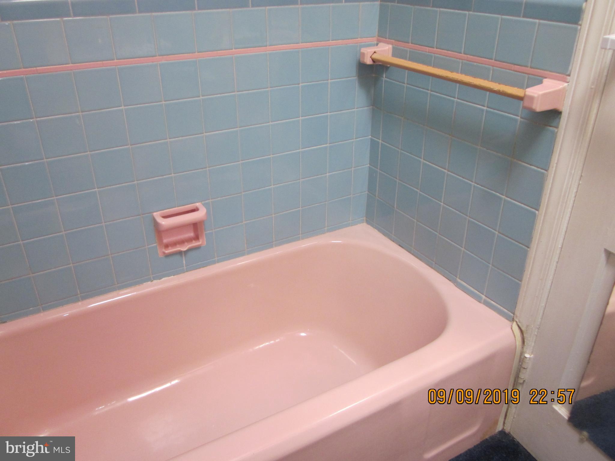 5724 Nassau Road Philadelphia, PA 19131 - Photo 11 of 18 Hall bathroom