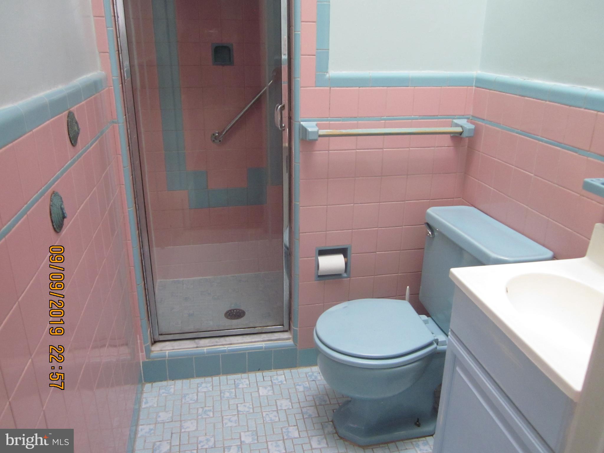 5724 Nassau Road Philadelphia, PA 19131 - Photo 14 of 18 Master bedroom bath