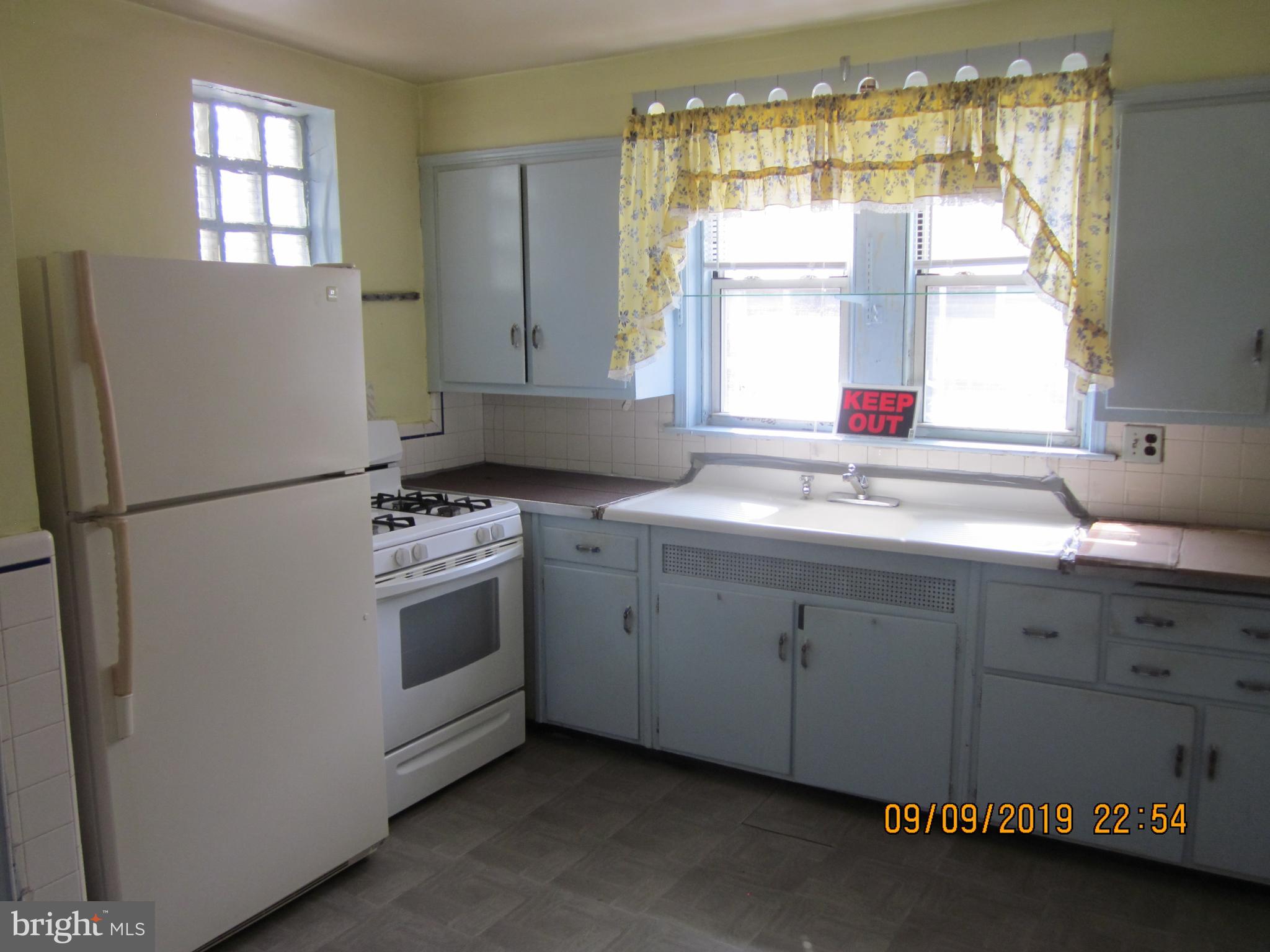 5724 Nassau Road Philadelphia, PA 19131 - Photo 4 of 18 Kitchen