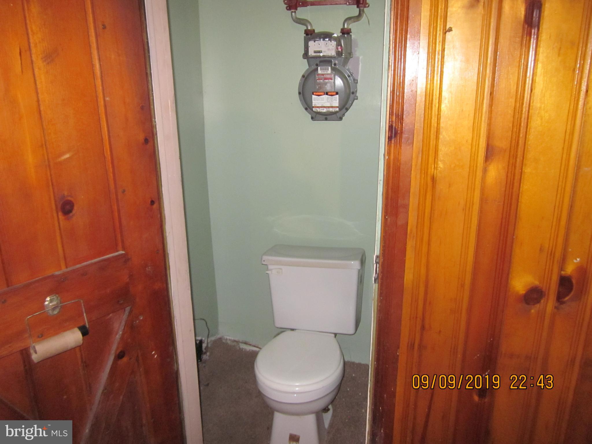 5724 Nassau Road Philadelphia, PA 19131 - Photo 7 of 18 Power room