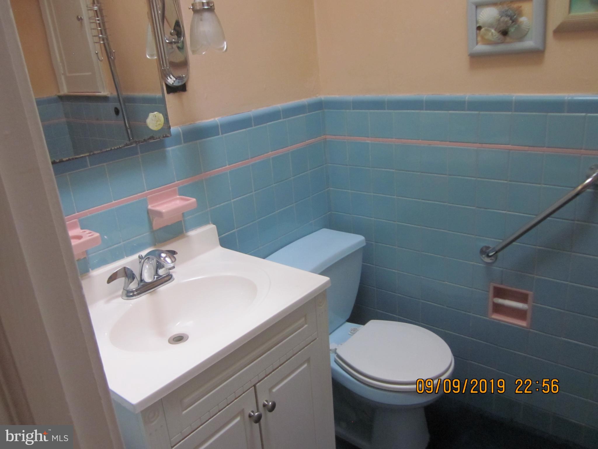 5724 Nassau Road Philadelphia, PA 19131 - Photo 10 of 18 Hall Bathroom