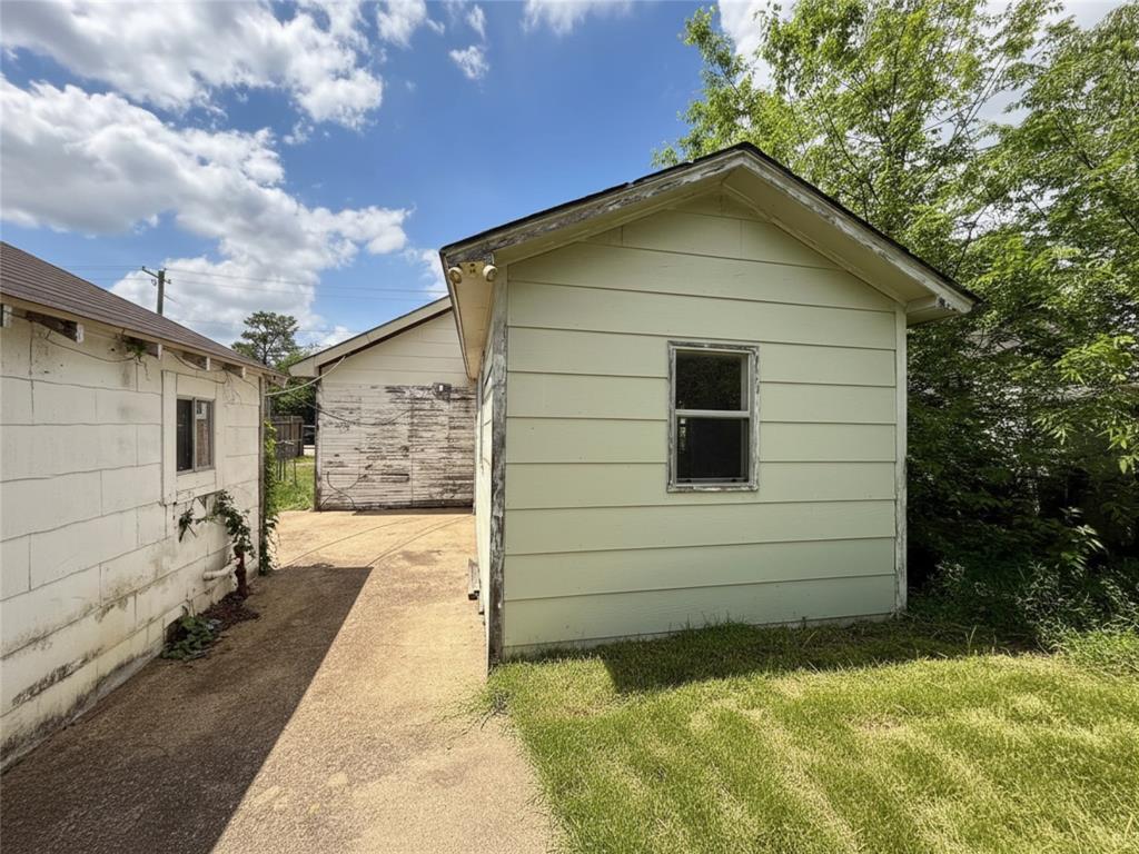 3206 North Jim Miller Road Dallas, TX 75227 - Photo 4 of 7