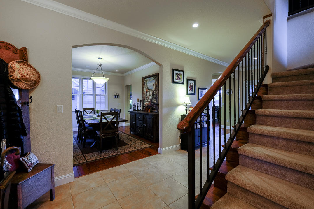 375 Hamilton Road Jacksonville, OR 97530 - Photo 2 of 47 a view of entryway and hall