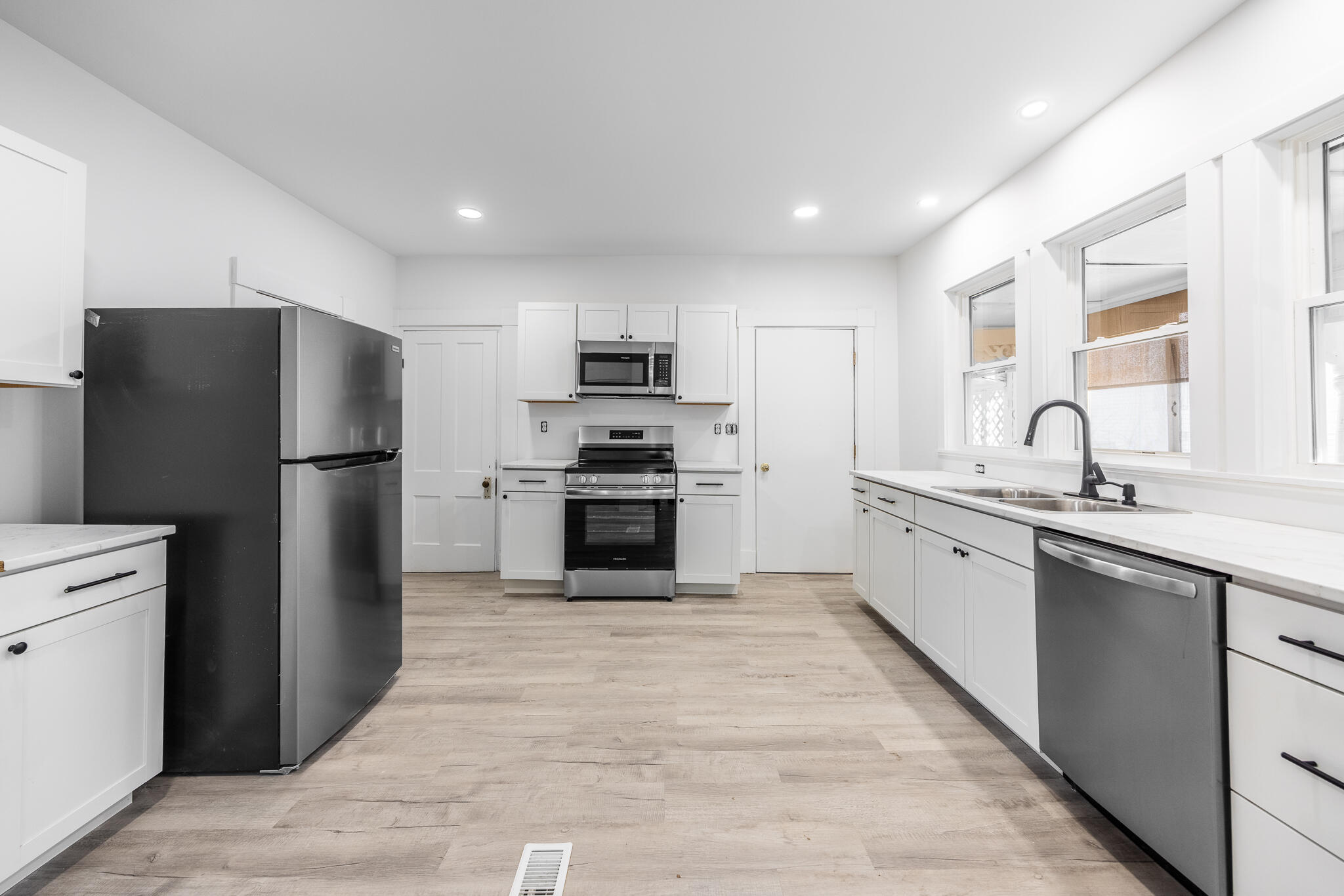 229 Center Street Bangor, ME 04401 - Photo 13 of 35 Kitchen-2