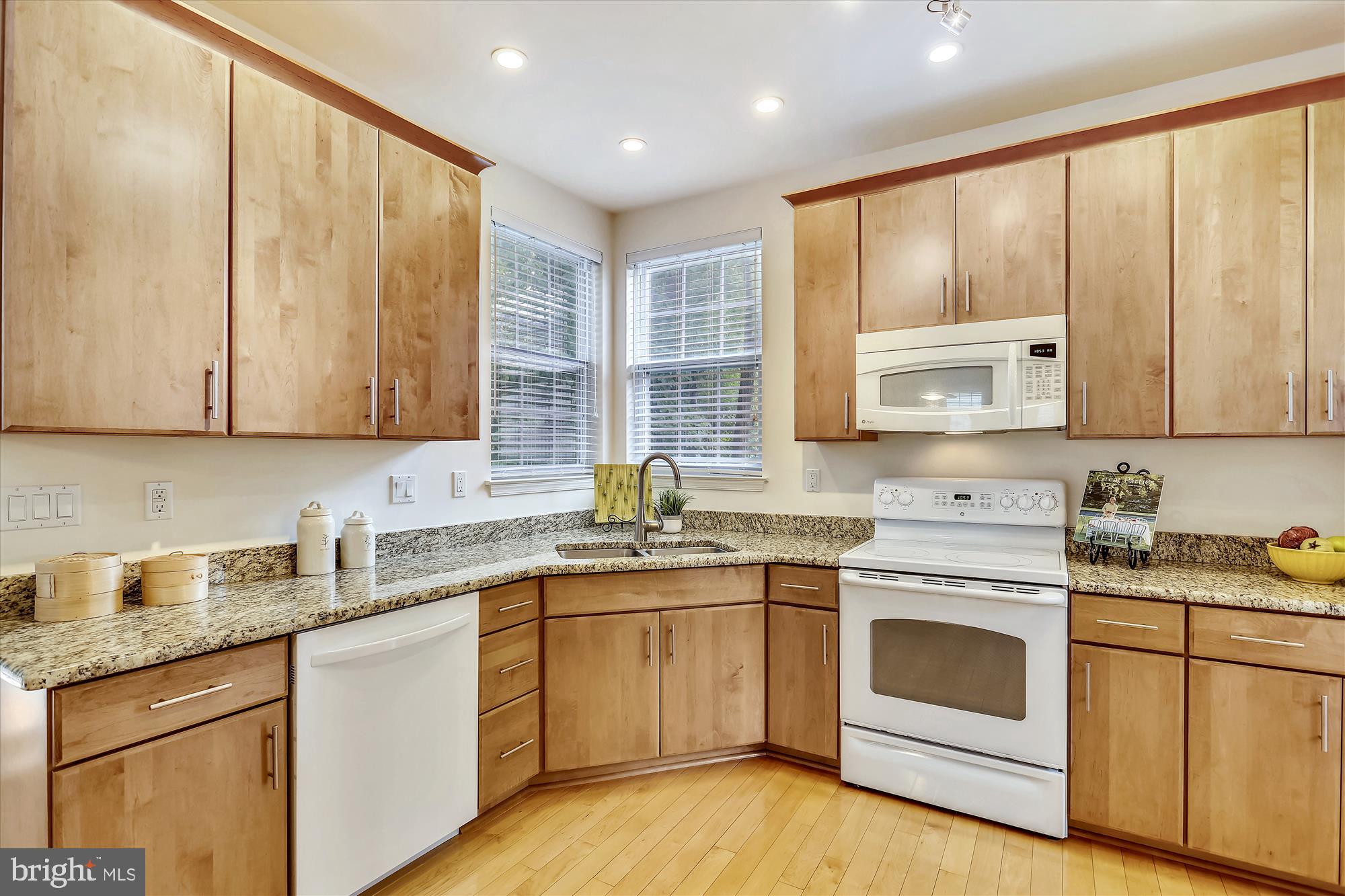 13317 Copper Ridge Road Germantown, MD 20874 - Photo 8 of 30 Upgraded Kitchen
