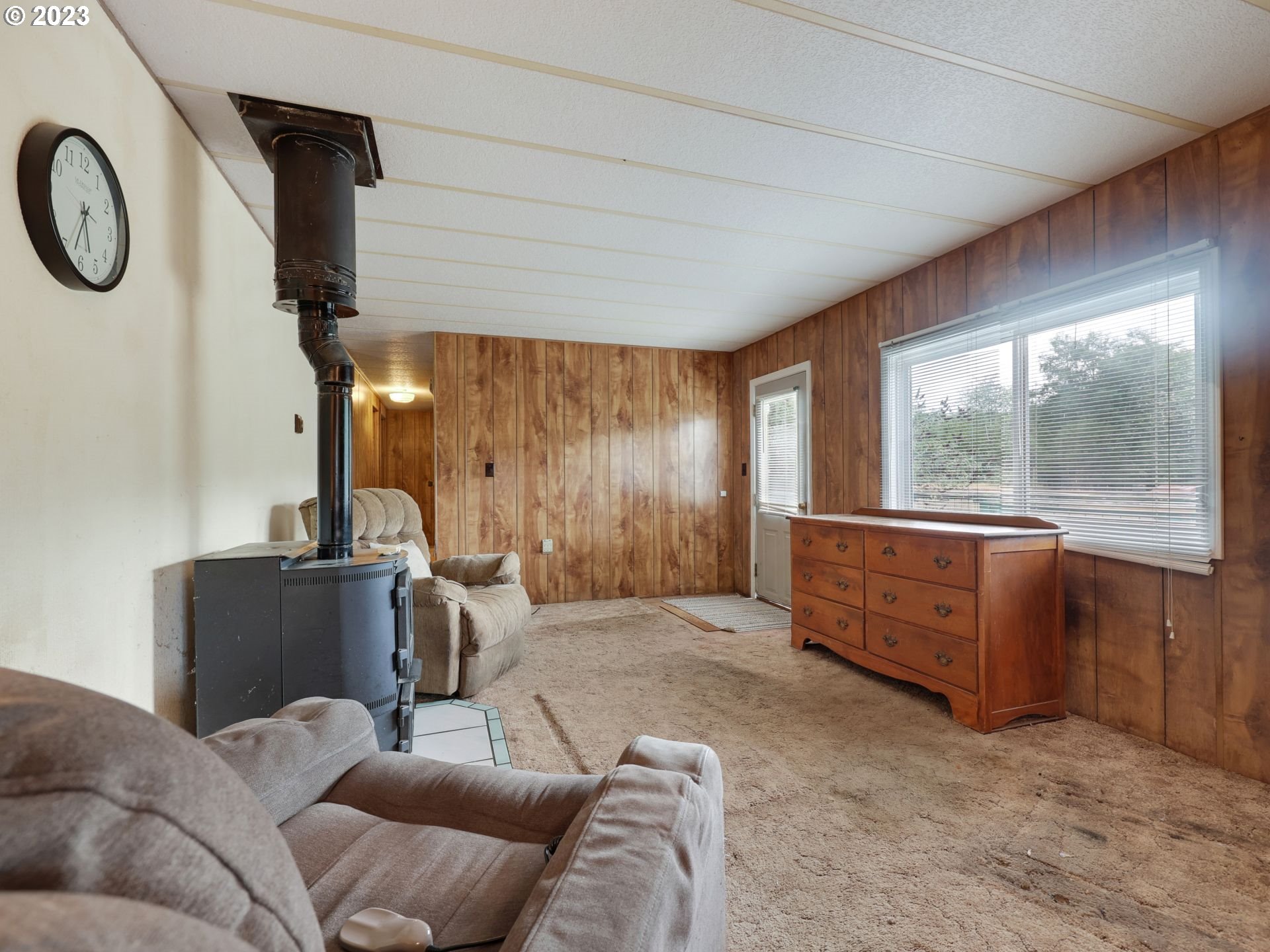 92074 Maki Road Astoria, OR 97103 - Photo 18 of 36 a living room with furniture and a window