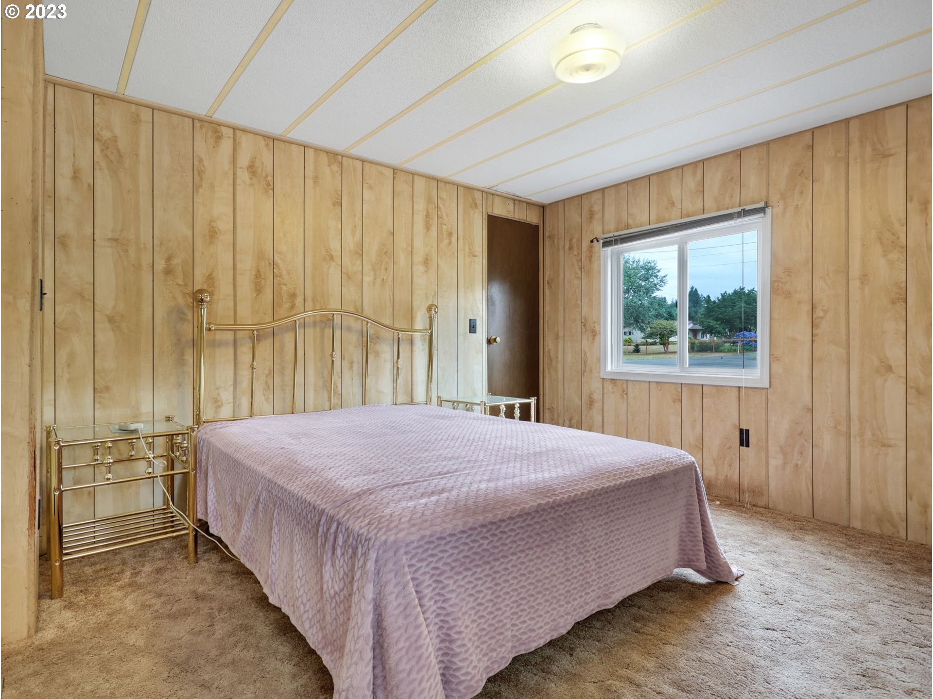 92074 Maki Road Astoria, OR 97103 - Photo 27 of 36 a bedroom with a bed and a window