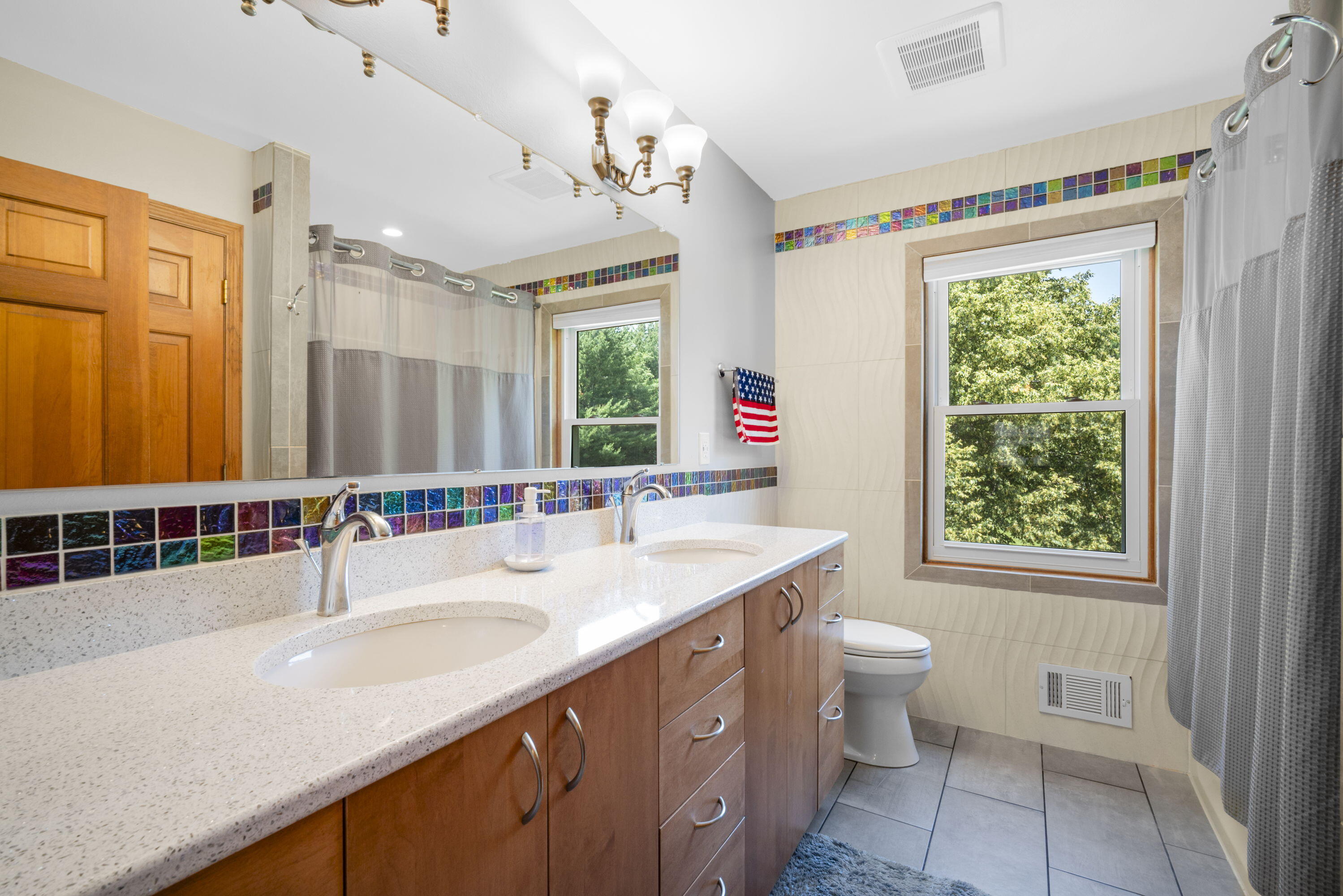 149 Hickory Drive Delafield, WI 53018 - Photo 19 of 43 19_imgDSC03224