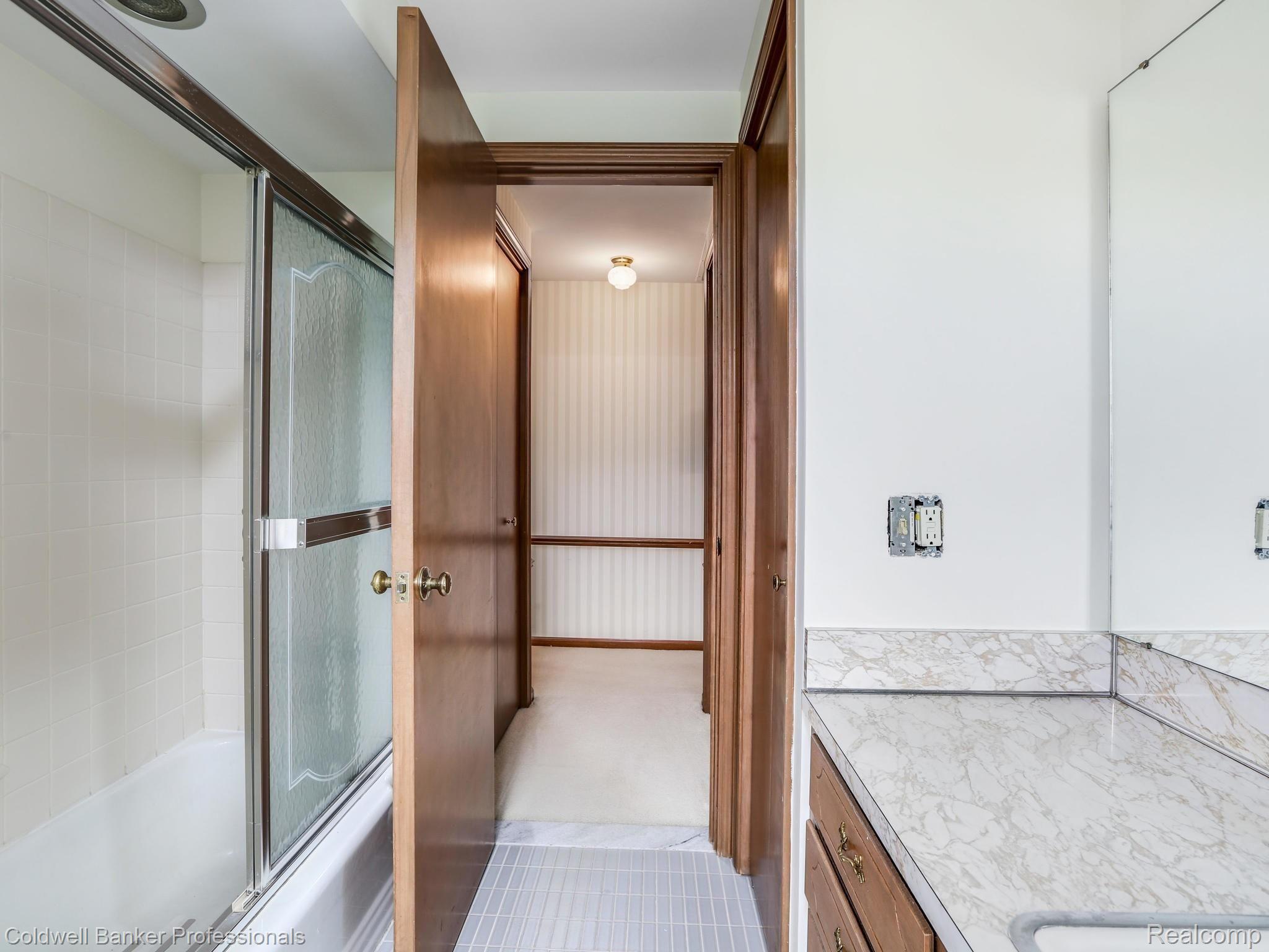 65 South Duval Road Grosse Pointe, MI 48236 - Photo 28 of 40 65 S Duval Rd Grosse Pointe-034-013-65 South Duval Road Grosse-MLS_Size.jpg