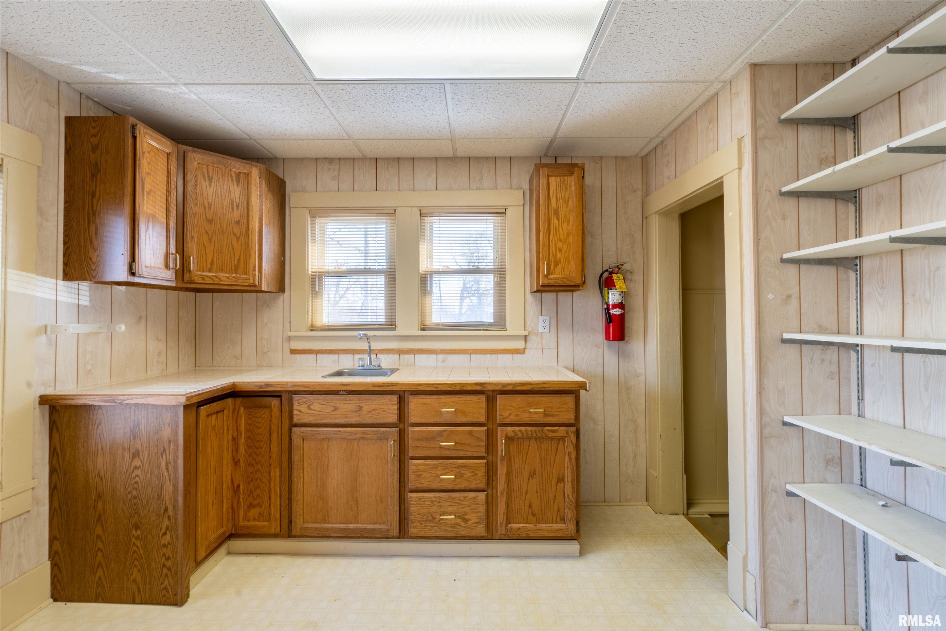 3226 North Prospect Road Peoria, IL 61603 - Photo 8 of 19 Gallery Image 8
