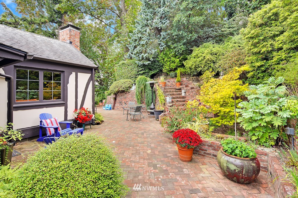 4351 Southwest Thistle Street Seattle, WA 98136 - Photo 2 of 25