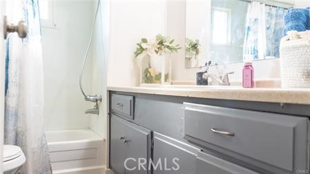 1134 Villa Calimesa Lane, Unit 42 Calimesa, CA 92320 - Photo 33 of 36 a bathroom with a bathtub sink vanity mirror and toilet
