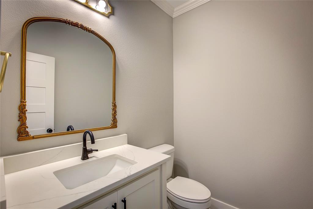 405 Door Key Ranch Road Trinidad, TX 75163 - Photo 23 of 28 Bathroom with crown molding, toilet, and vanity