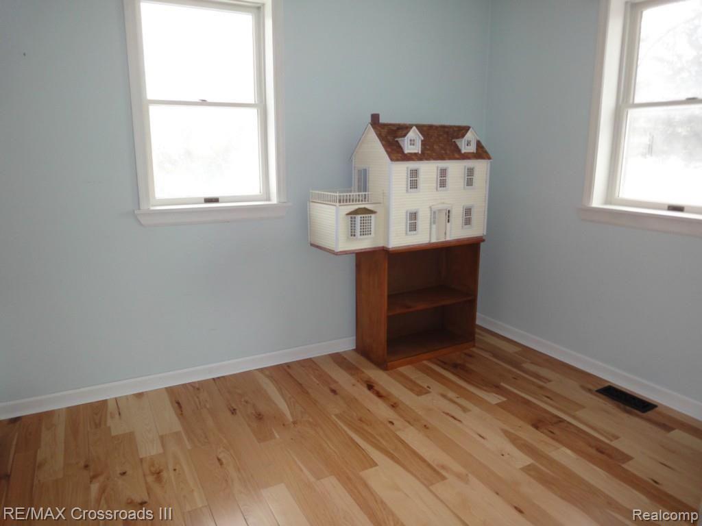 43112 Harris Road Belleville, MI 48111 - Photo 8 of 12 DSC01088.jpg