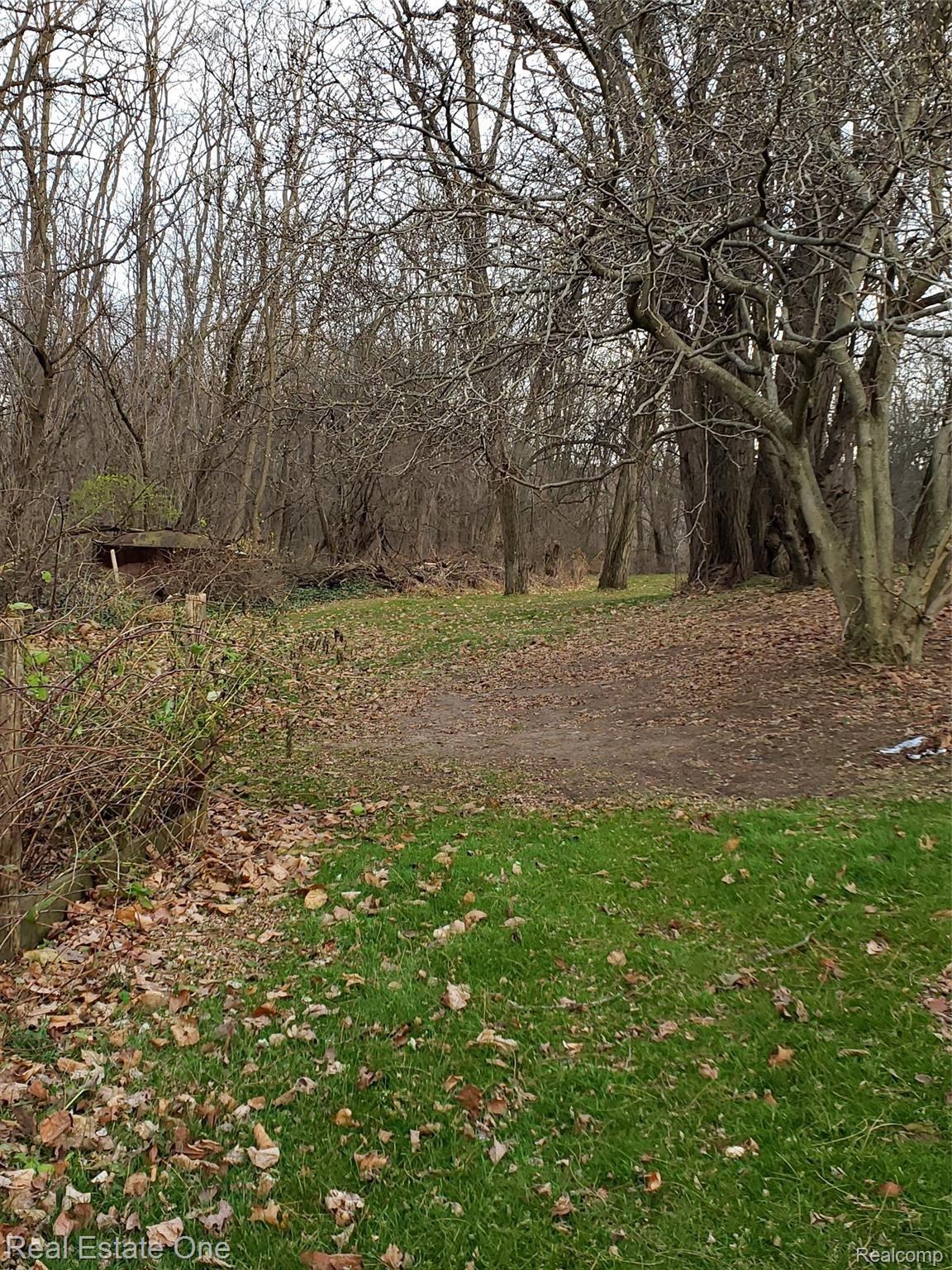 7205 Farley Road Pinckney, MI 48169 - Photo 23 of 28 20201120_162716.jpg