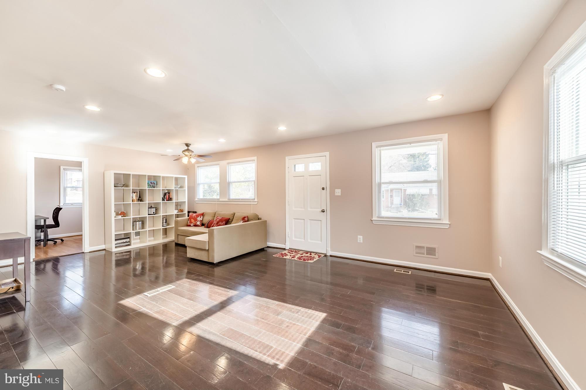 10806 Jewett Street Silver Spring, MD 20902 - Photo 3 of 27 Dining Room