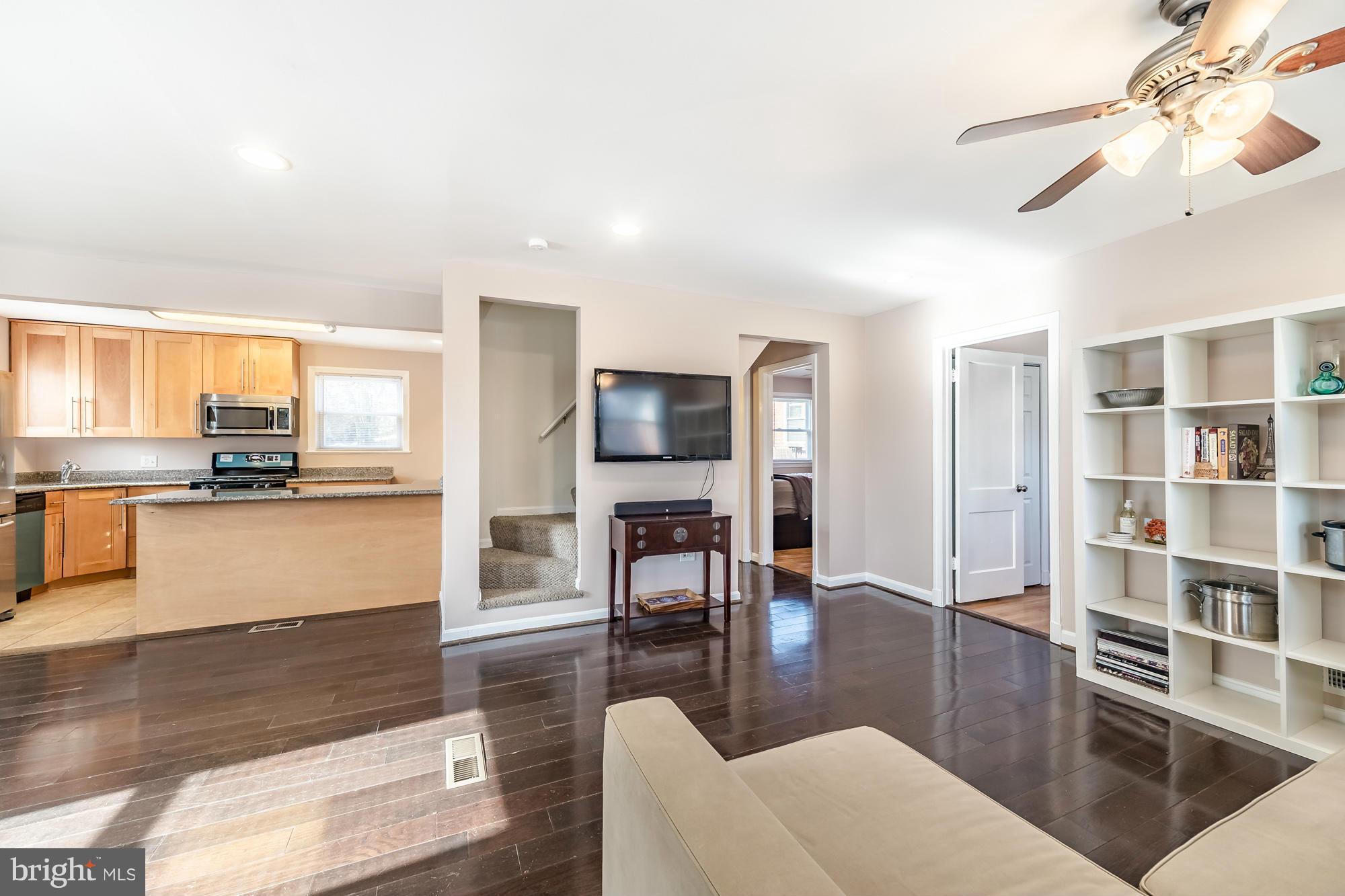 10806 Jewett Street Silver Spring, MD 20902 - Photo 5 of 27 Living Room