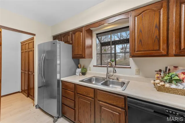 $170,000 | 5 Parkridge, Belleville, IL 62226