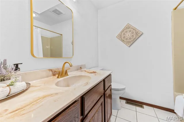 $170,000 | 5 Parkridge, Belleville, IL 62226