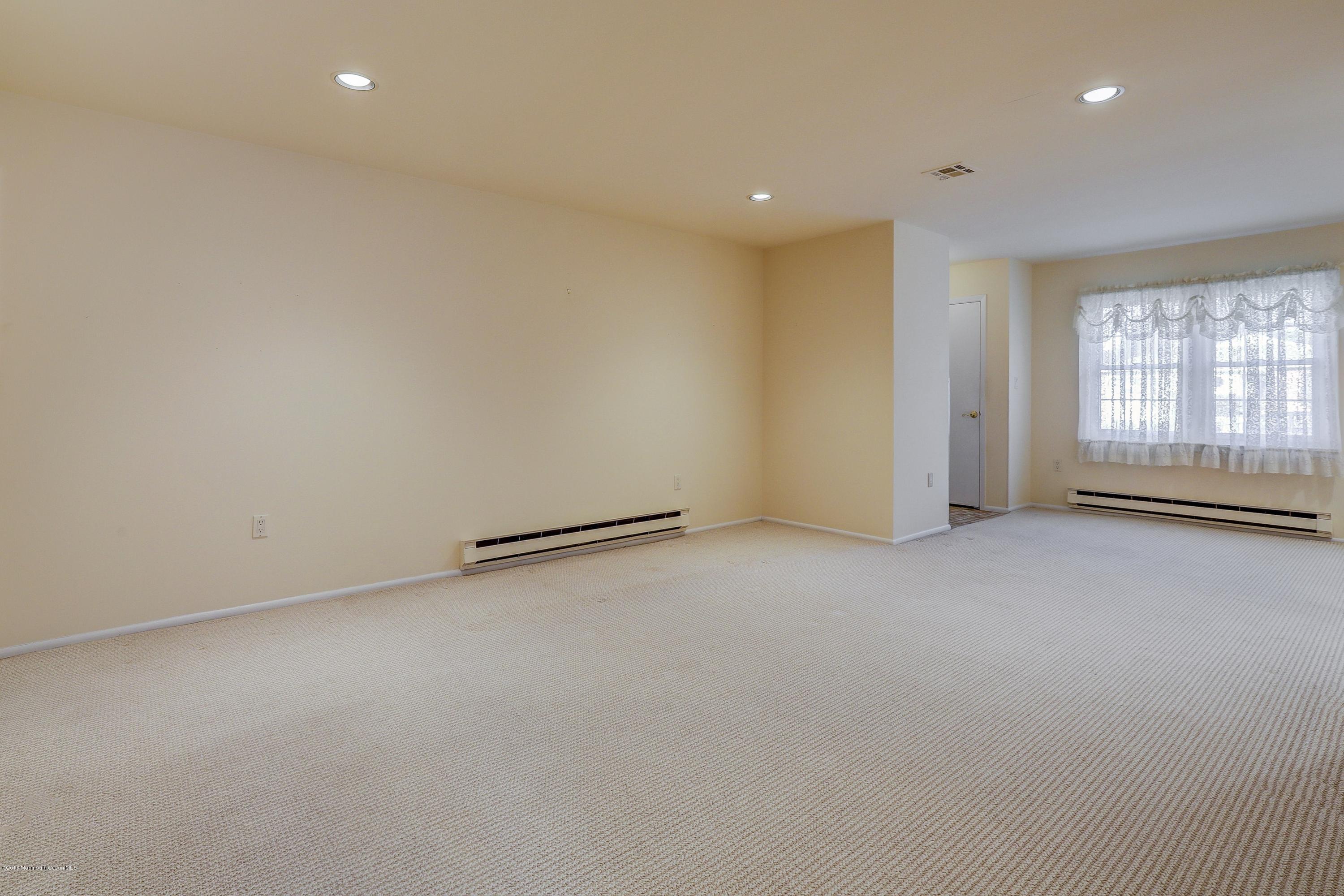 15 Abbey Road Brick, NJ 08723 - Photo 3 of 27 Spacious Living Room