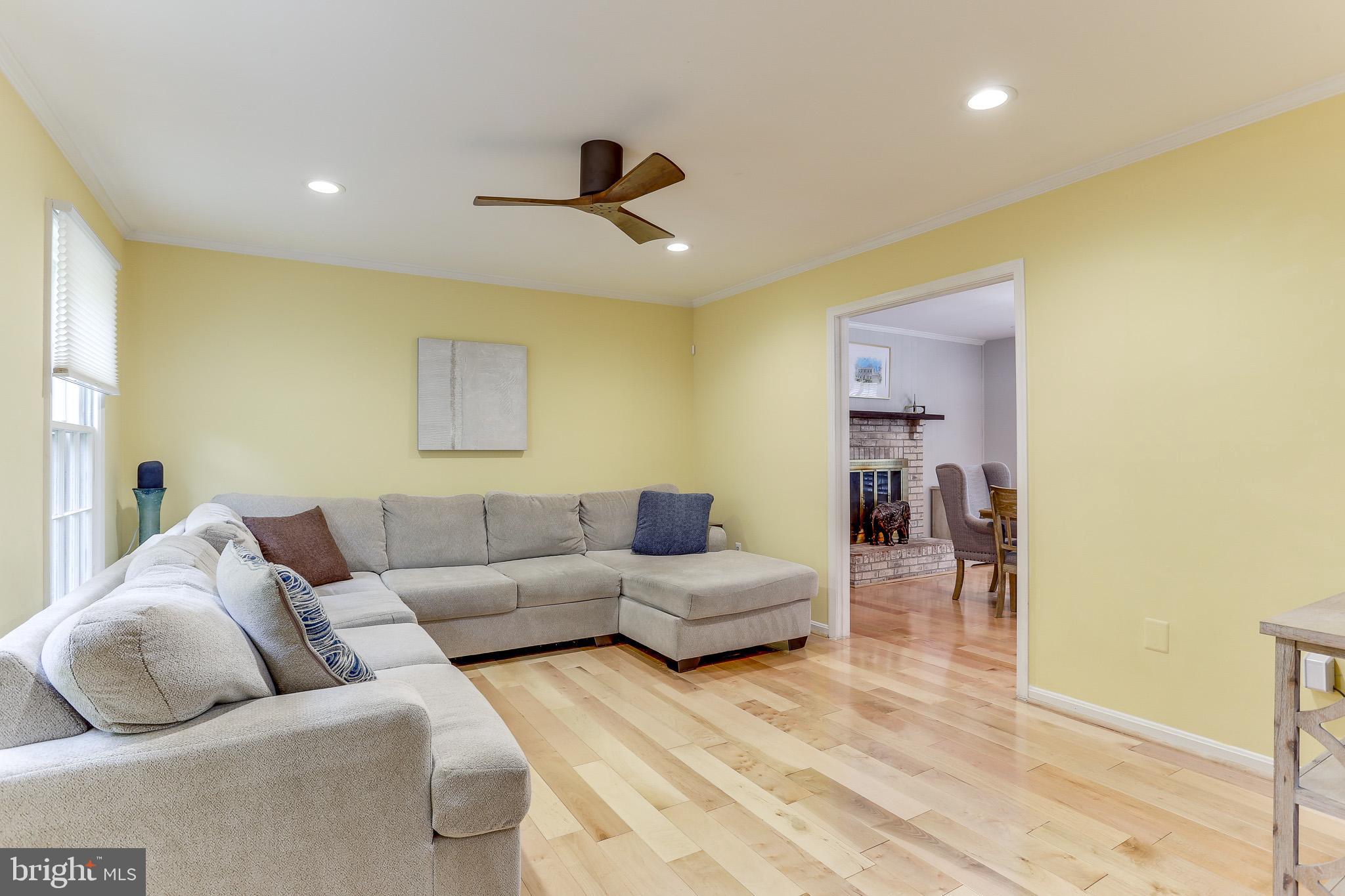 4011 Hummer Road Annandale, VA 22003 - Photo 4 of 56 Expansive living room