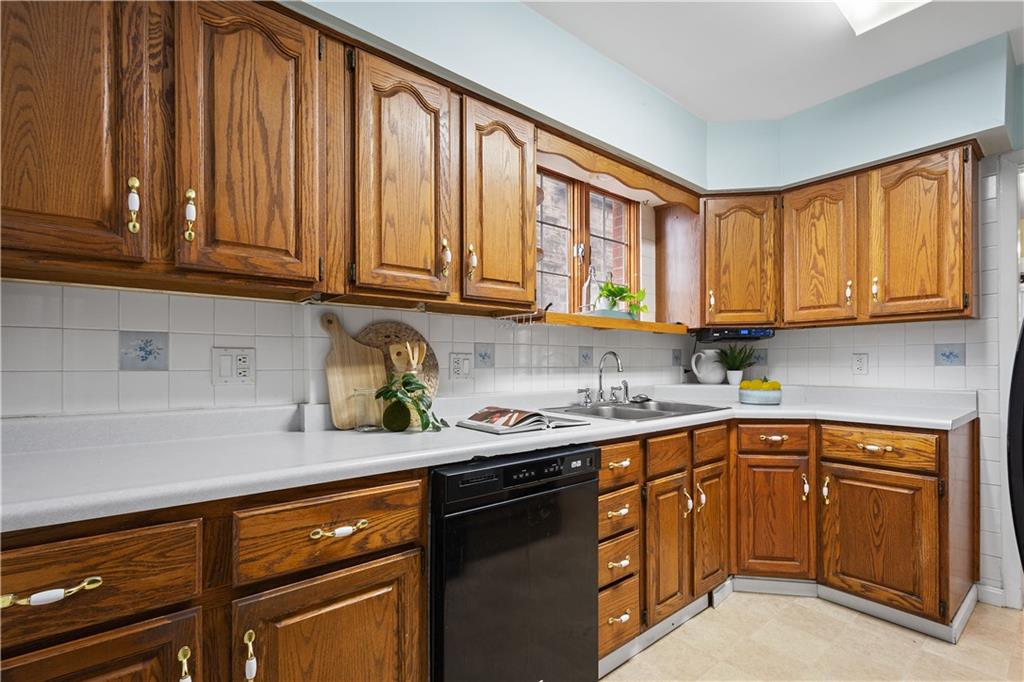 3140 Willett Road Pittsburgh, PA 15227 - Photo 7 of 29 Gallery Image 7