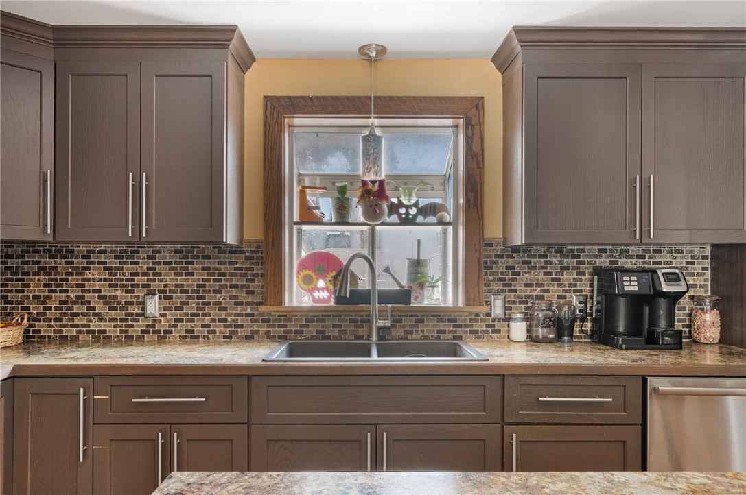 416 Budlong Road Cranston, RI 02920 - Photo 15 of 47