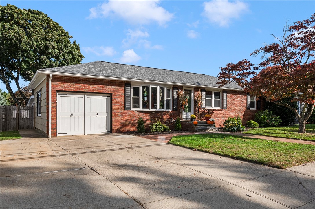 416 Budlong Road Cranston, RI 02920 - Photo 3 of 47