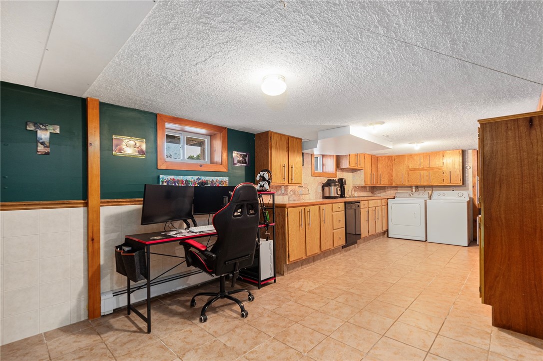 416 Budlong Road Cranston, RI 02920 - Photo 35 of 47
