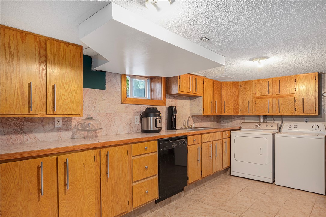 416 Budlong Road Cranston, RI 02920 - Photo 36 of 47