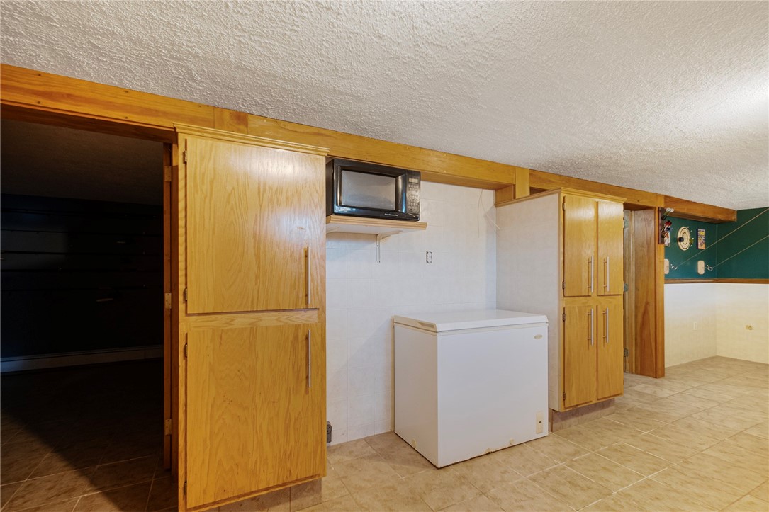 416 Budlong Road Cranston, RI 02920 - Photo 38 of 47