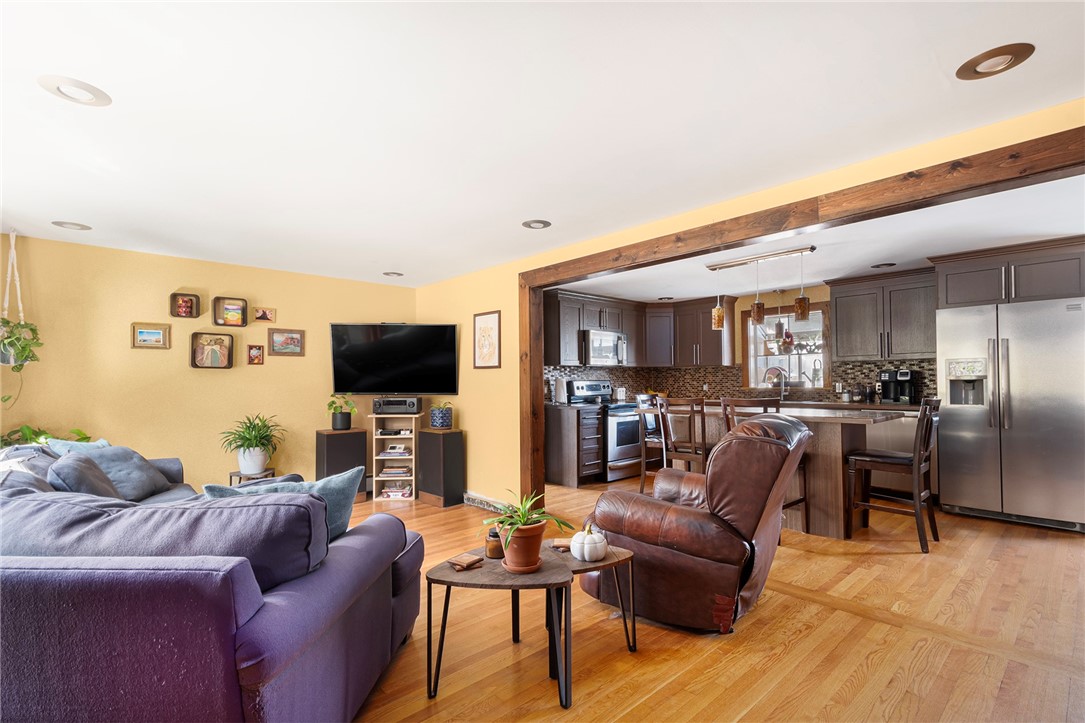 416 Budlong Road Cranston, RI 02920 - Photo 4 of 47