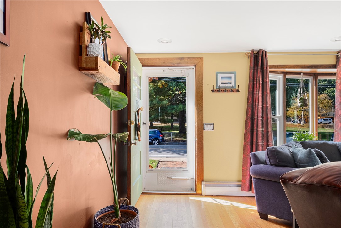 416 Budlong Road Cranston, RI 02920 - Photo 5 of 47