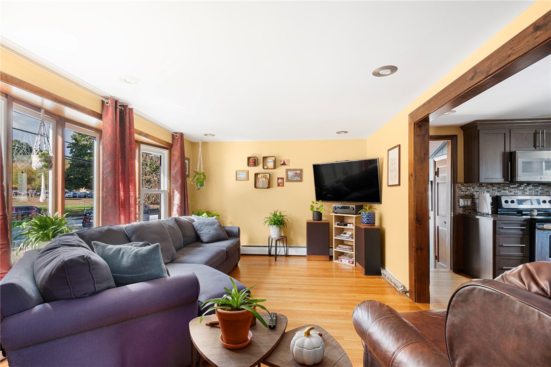 416 Budlong Road Cranston, RI 02920 - Photo 9 of 47