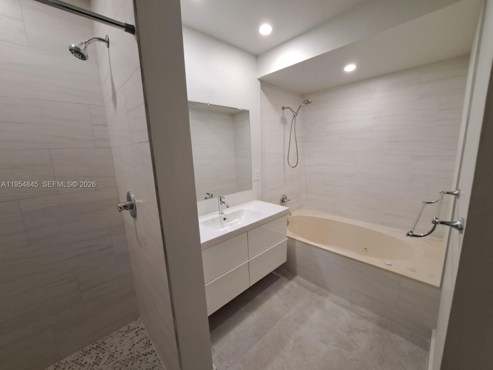 561 Racquet Club Road, Unit 24 Weston, FL 33326 - Photo 18 of 24